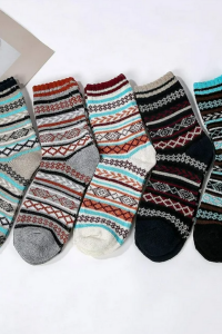 Sosete calduroase cu lana,  design traditional