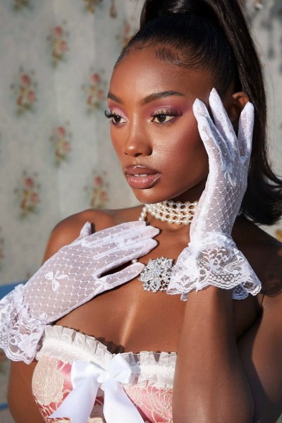 Manusi elegante din tulle 1/4 cu puncte si fundite