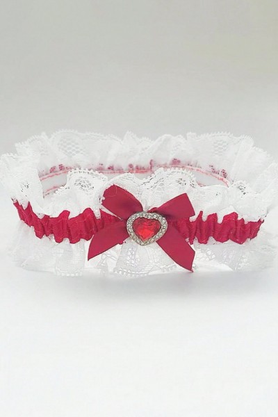 Jartiera alba cu dunga din satin bordeaux si accesoriu inimioara